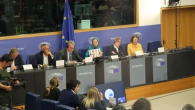 Maryam Radjavi prononce un discours au Parlement européen le 18 juin 2025.