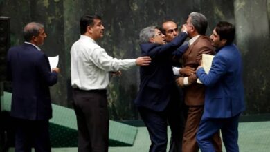 En Iran, les factions rivales se déchirent