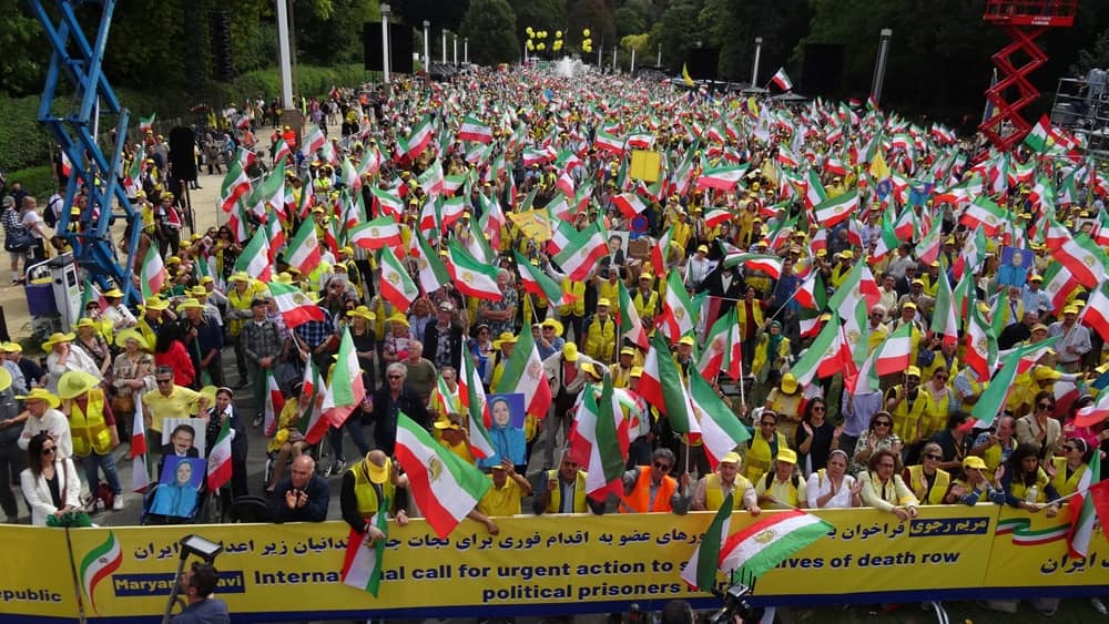 Des dizaines de milliers de personnes se rassemblent à Bruxelles pour célébrer le 60e anniversaire de l’OMPI et réclamer un Iran libre