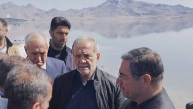 Alors que Pezeshkian accuse les Iraniens de « mauvaise consommation », les faits révèlent l’incompétence et l’extorsion paralysantes du régime