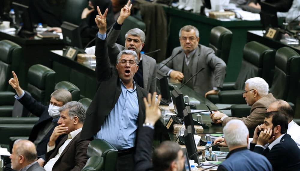 Les factions dirigeantes iraniennes rongées par les luttes intestines, sur fond de ruine économique et de colère populaire