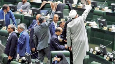 Du Parlement au marché, les crises convergent contre le régime en Iran