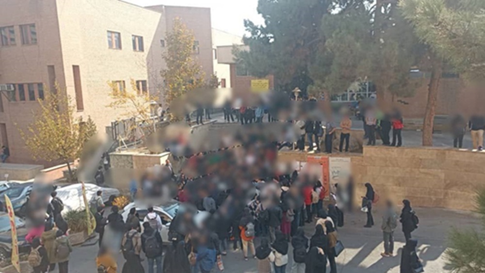 Des manifestations secouent l’Iran : ouvriers et étudiants réclament justice