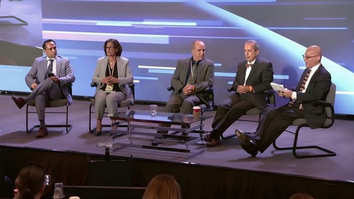 Des experts tracent la voie de la dictature vers la démocratie en Iran : Table ronde sur la stratégie de transition