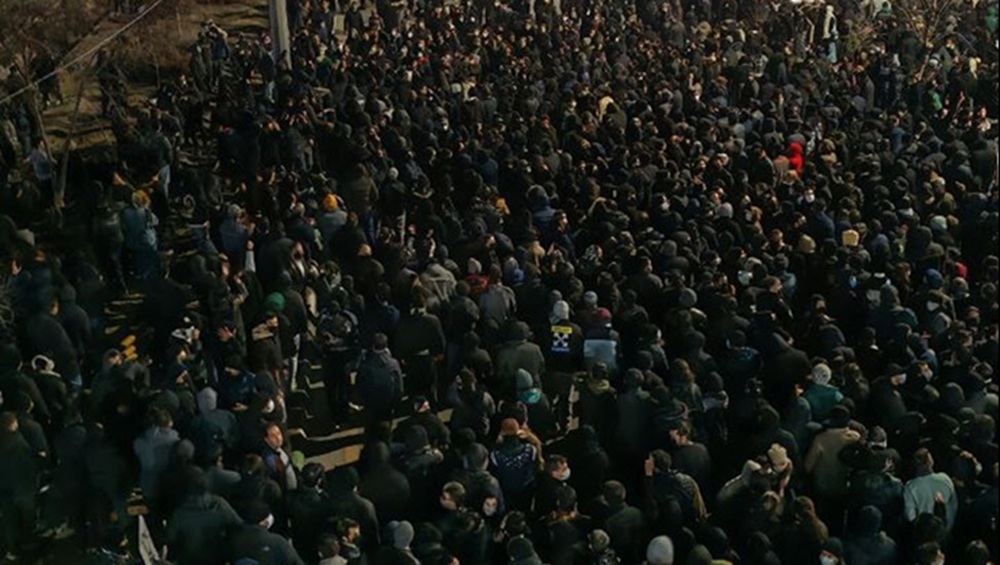 Poursuite des manifestations et affrontements à Téhéran, Ispahan, Chiraz, Izeh et Karadj