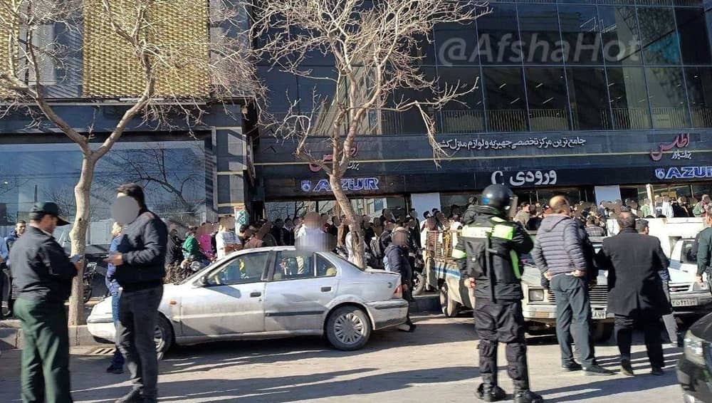 Quatrième jour du soulèvement en Iran : Des manifestants prennent d’assaut le gouvernorat de Fasa tandis que des grèves nationales paralysent l’économie du régime