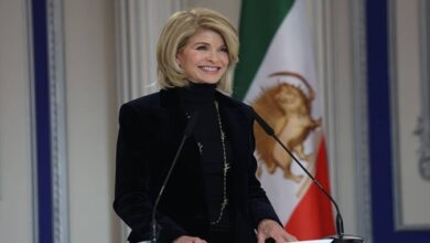 Ambassadrice Carla Sands : L’égalité des femmes en Iran exige le rejet de la monarchie et de la théocratie