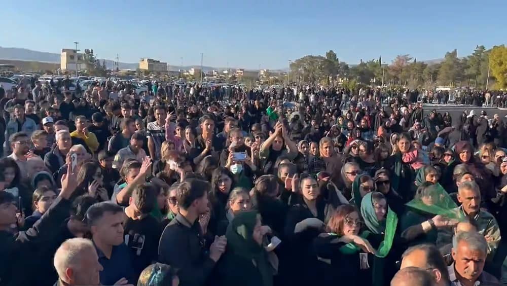 Cérémonies commémoratives pour les manifestants tués : une vague de contestation déferle sur l’Iran