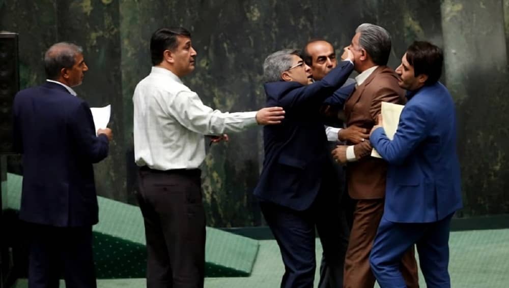 Une guerre intestine croissante ronge le pouvoir iranien