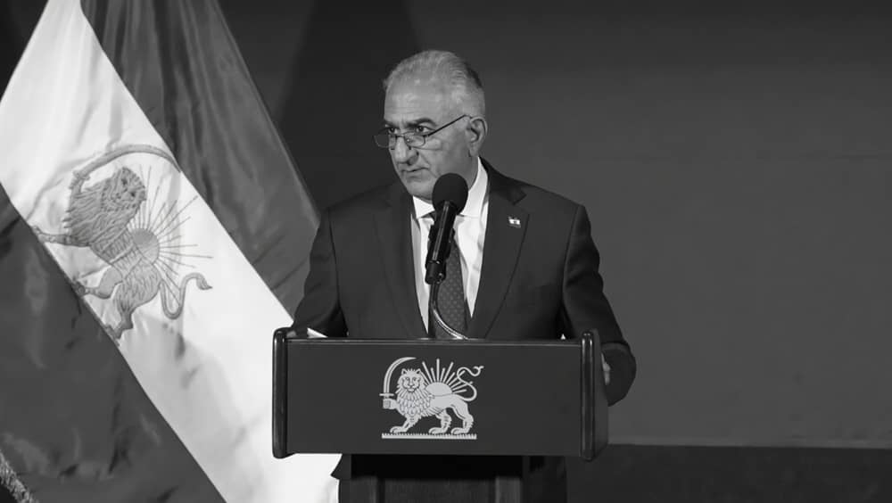 Le Nouvel Obs : Une enquête dépeint l’ascension de Reza Pahlavi comme médiatique, soutenue par l’étranger et de plus en plus extrémiste