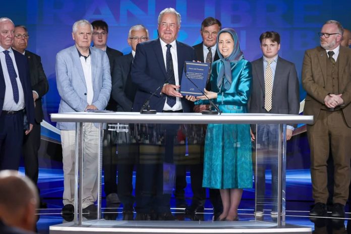 Deuxième journée du sommet « Iran libre 2026 » : des dirigeants internationaux soutiennent l’alternative du CNRI et rejettent la monarchie et la théocratie