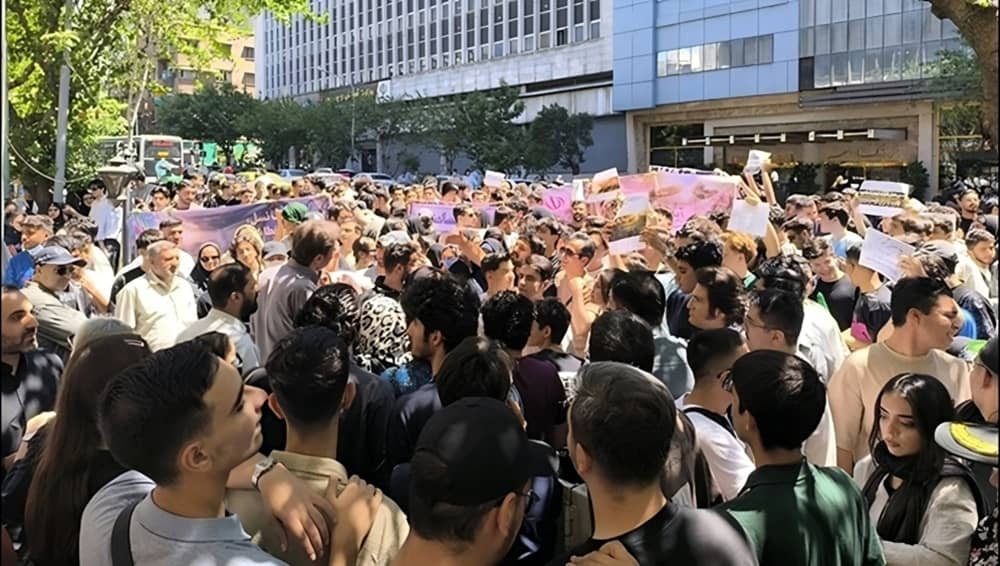 Étudiants et travailleurs iraniens manifestent sur fond d’inflation record depuis 80 ans