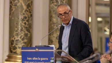 Carlo Cottarelli appelle à un soutien international pour le changement démocratique en Iran lors d’une conférence à Rome