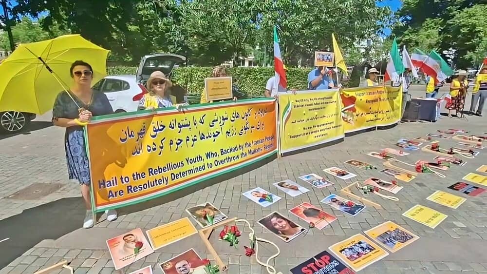 Les partisans du CNRI manifestent contre la terreur du régime des mollahs