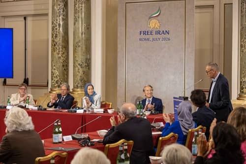 Carlo Cottarelli appelle à un soutien international pour le changement démocratique en Iran lors d’une conférence à Rome