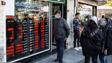 Le dollar atteint 208 000 tomans alors que Téhéran redoute un nouveau choc des prix