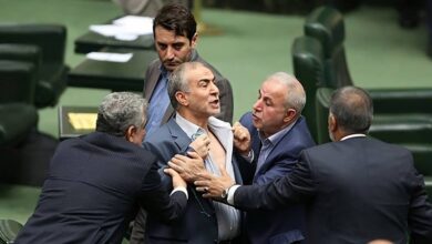 Les factions iraniennes s’affrontent pour déterminer qui a ruiné le pays