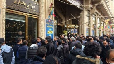 La hausse du prix du carburant entre en vigueur alors que le désespoir des travailleurs et les tensions sécuritaires s’aggravent en Iran